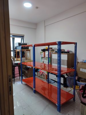 kệ sắt v lỗ theo yêu cầu